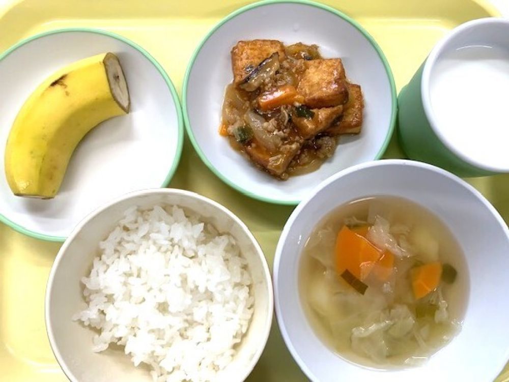 ご飯
厚揚げの酢豚風
コンソメスープ
バナナ
牛乳