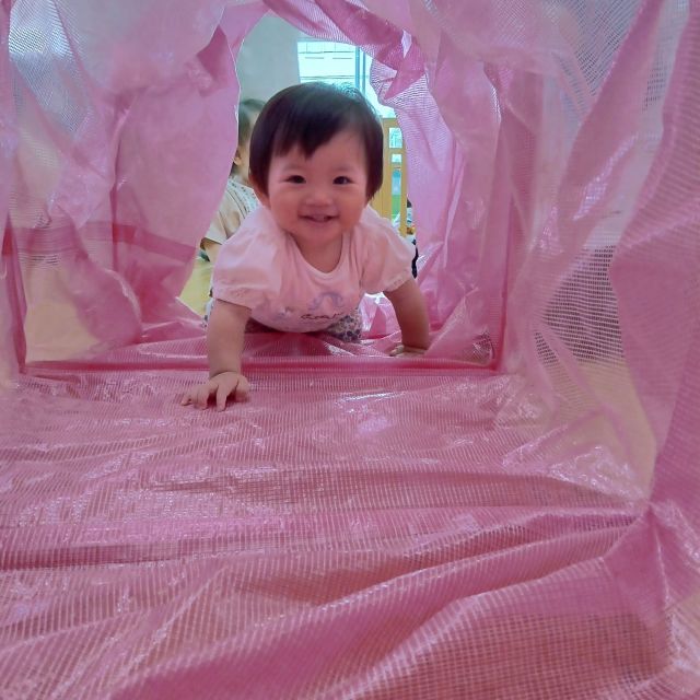 初めてのトンネル遊び　～０歳児　うさぎ組～