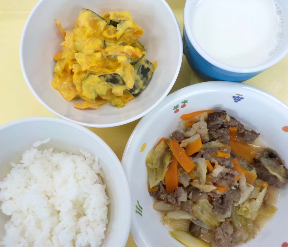 ご飯
牛肉とアスパラのみそ炒め
かぼちゃサラダ
牛乳