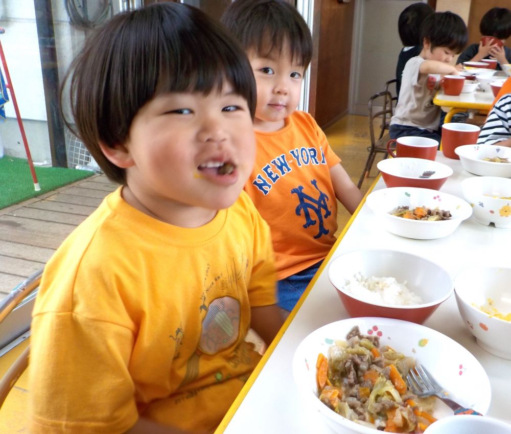 リス組さんを覗いてみると・・・

もりもり食べてくれていたS君

『だってぜんぶおいしい～んじゃもん♪』

嬉しい一言♡