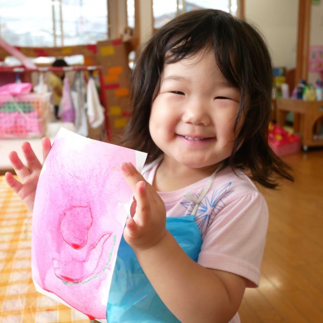 ＊　３歳児　絵の具を使って　＊