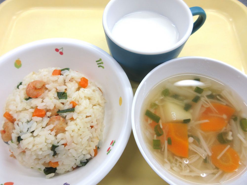 エビ塩チャーハン
玉ねぎのスープ
牛乳