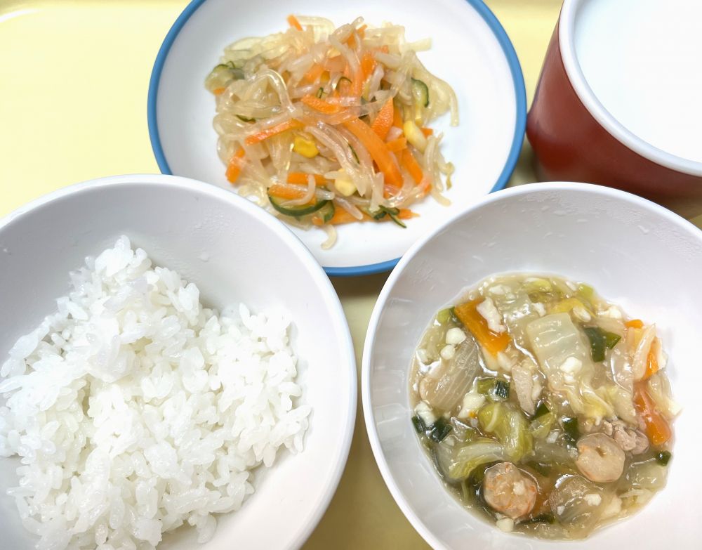 ご飯
八宝菜
春雨の酢の物
牛乳