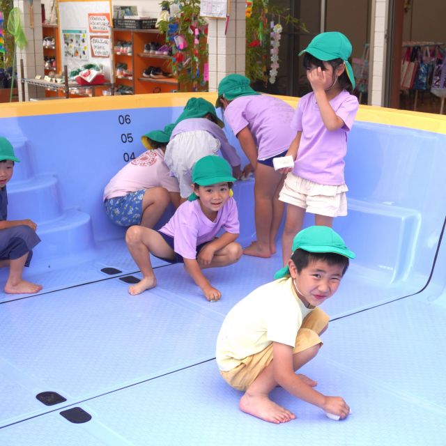 ＊　5歳児　プール掃除①　＊