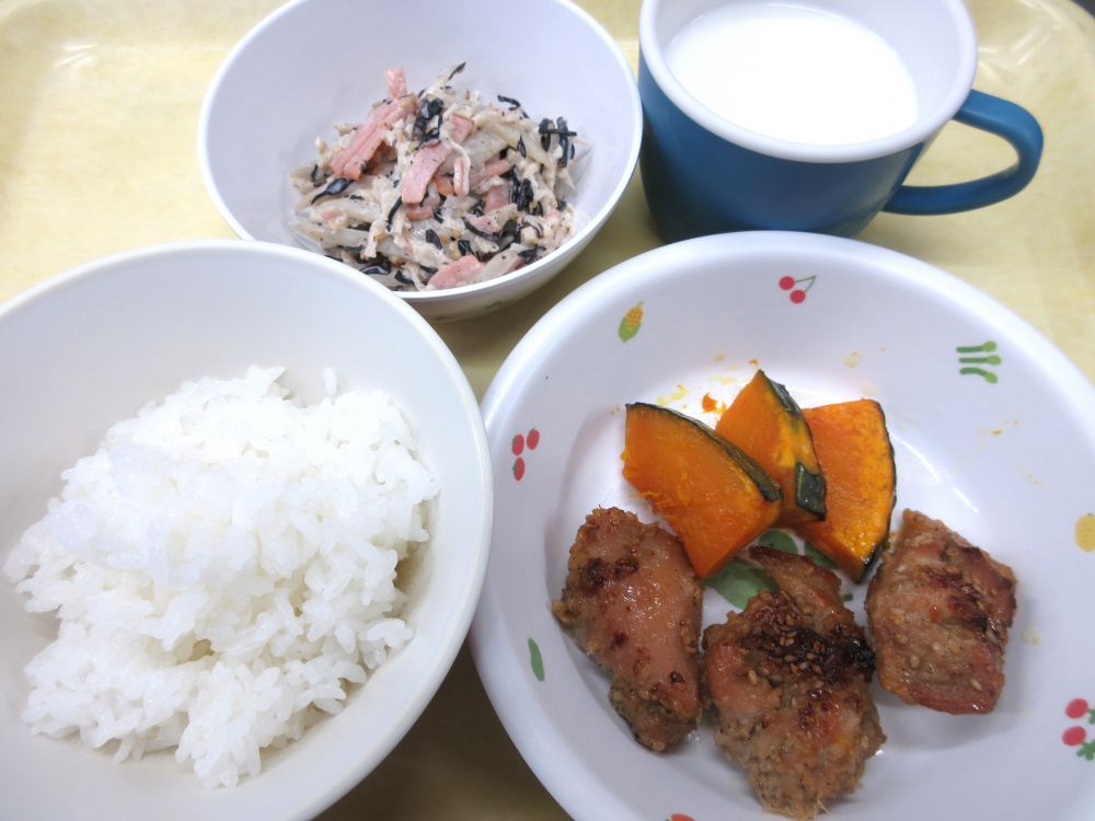ご飯
鶏の香ばし焼き
焼きかぼちゃ
かみかみサラダ
牛乳