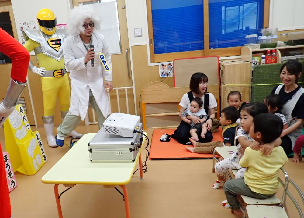 すいみい保育園に
エコレンジャーがやってきました♪
ビックリしたけど
お友だちがいるから安心💗