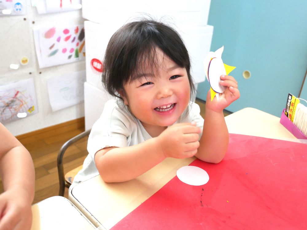 『いっぱいくっつけたらこんな形になっちゃった♡』
自分の作った形が面白かったみたい♡
『まだまだ作る~』と言い繰り返し楽しんでいました