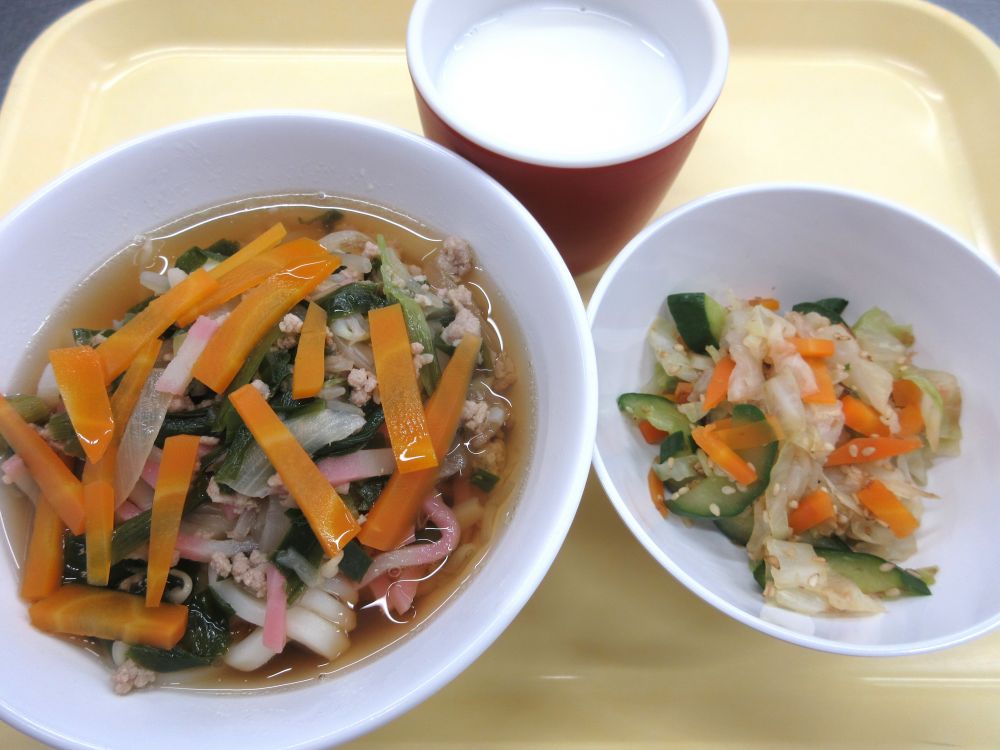 ちゃんぽんうどん
キャベツのおかか和え
牛乳