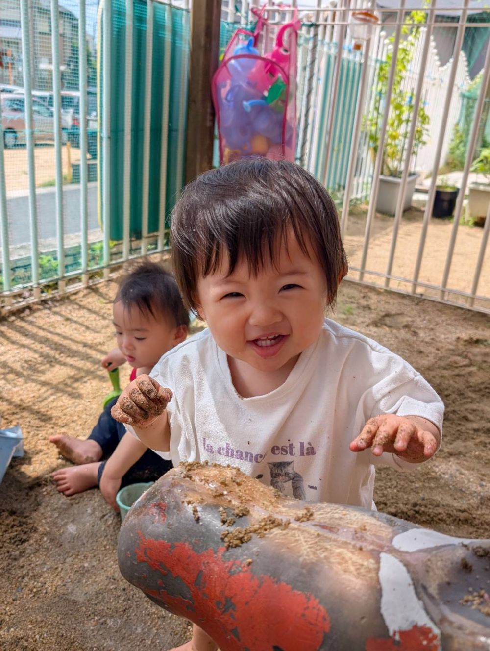 水で少し遊んだ後は、馬さんにど~ぞ♪
とっても満足そうなNちゃんでした♡