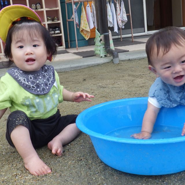 ＊　０歳児　水遊び　＊