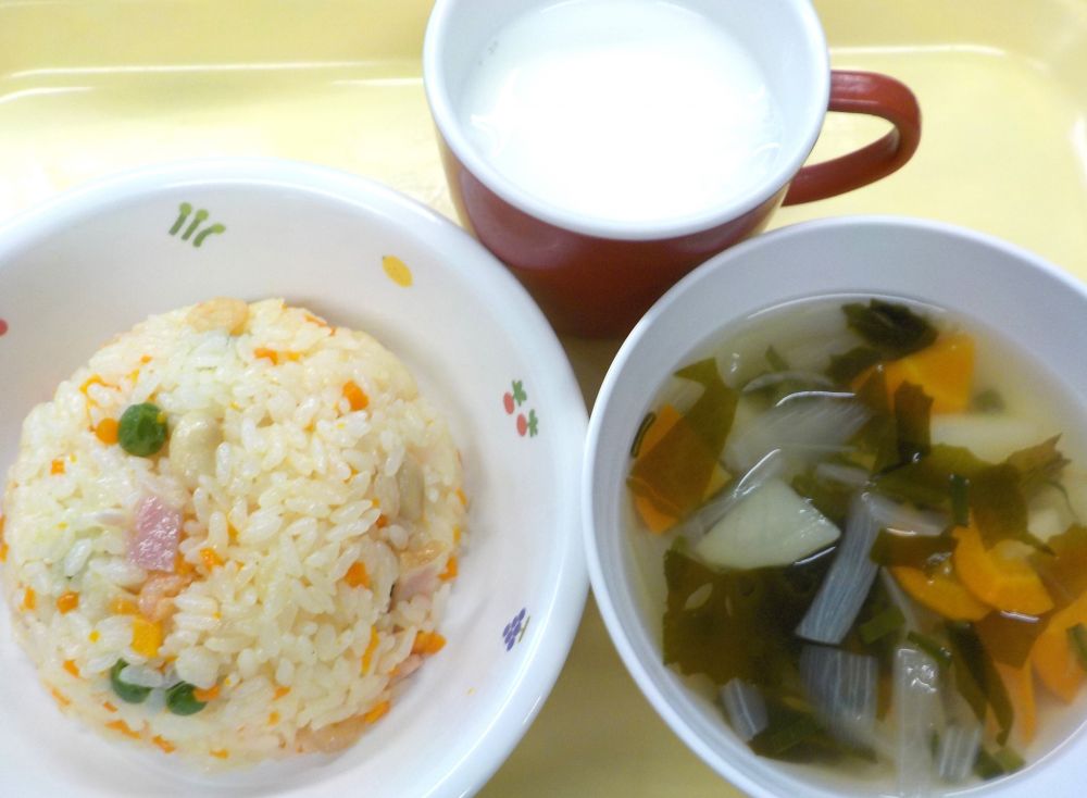 にんじんピラフ
わかめスープ
牛乳