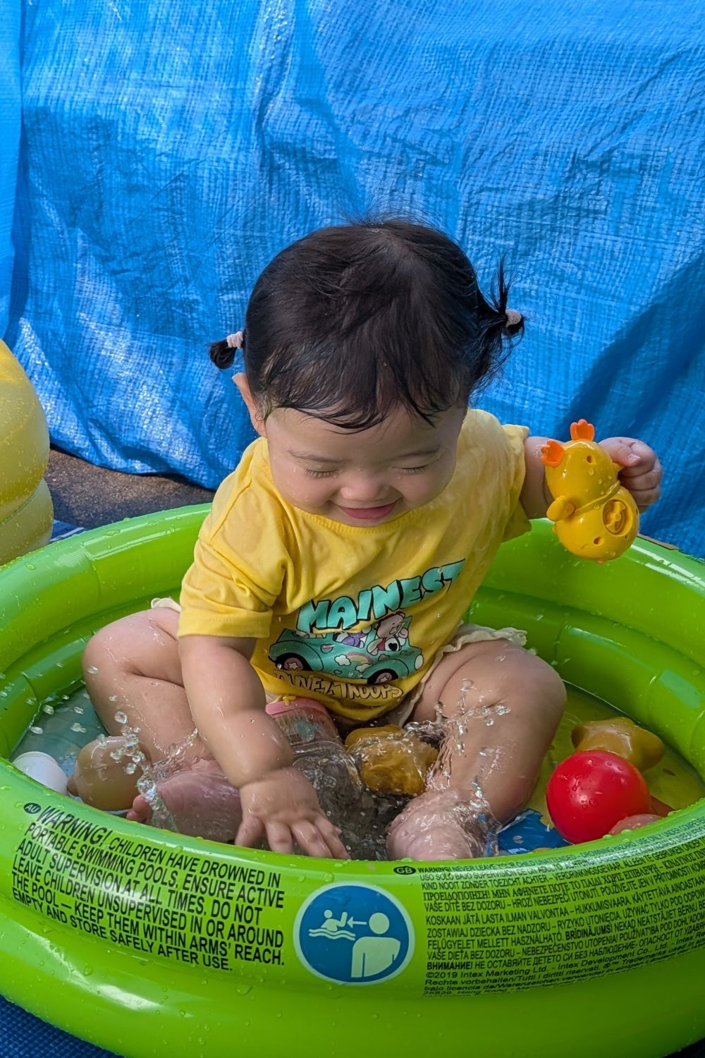 今日からプール遊びも始まりました!
最初は怖がっていたけど、段々と慣れ、
お水を”バシャバシャ”と楽しそうに叩いていたSちゃん💓