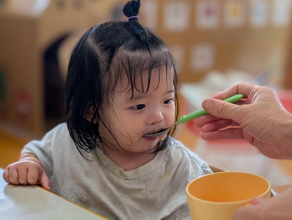 Mちゃんはかき氷を口に入れると、
不思議そうな顔をしていましたよ!