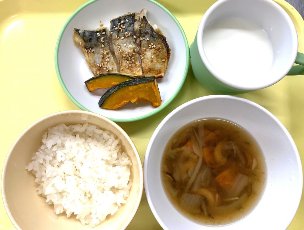 麦ご飯
さばのゴマかば焼き
焼きかぼちゃ
もずくとちくわのスープ
牛乳