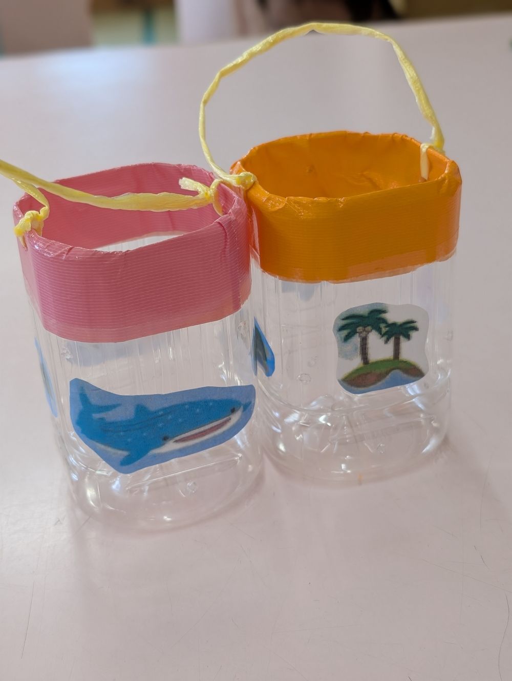 0歳児 ウサギ
『じょうろ』
ペットボトルに小さな穴が何個か開いてるよ。
お水を入れるとシャワーのように
お水が出てくるよ~
お風呂やプールで使ってみて下さいね♪