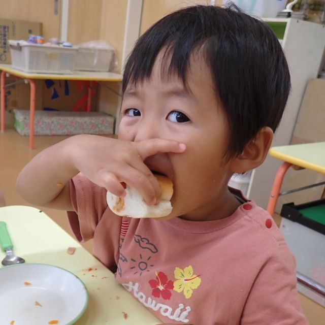 ＊　給食時間の様子　（すいみい保育園）　＊