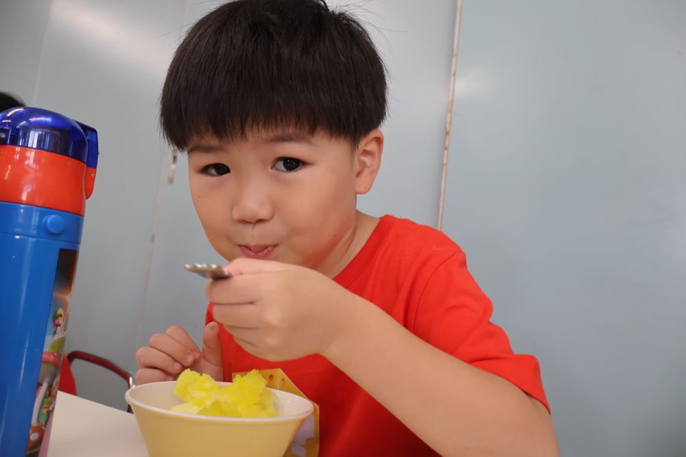プールにかき氷とスペシャルday♡
『黄色のかき氷にする!』
大きな口でほおばるKくん