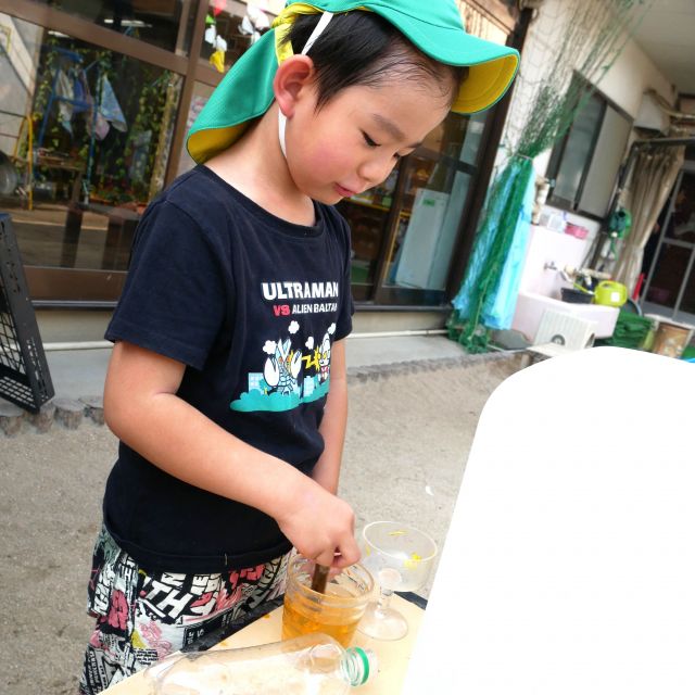 泥・水を使って…　＊５歳児＊