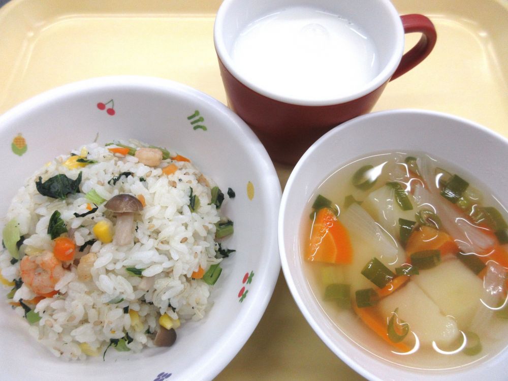 じゃこ入り炒飯
じゃがいものスープ
牛乳