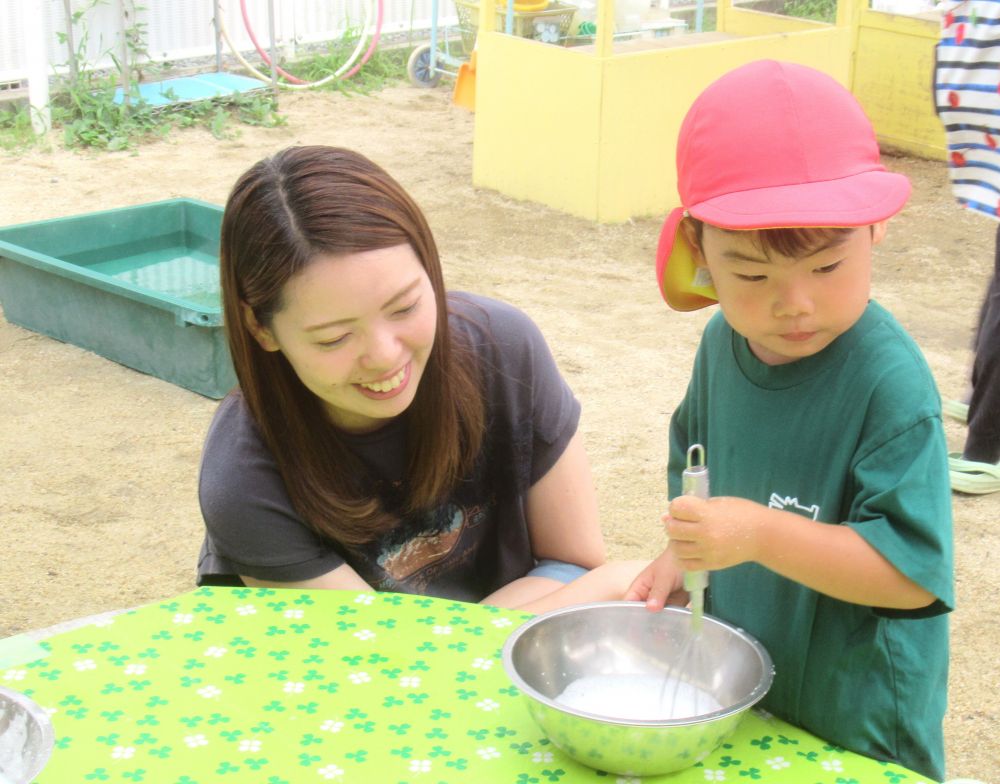 『あわあわ楽しいね~!!』
『Hくん色々な遊びに興味があって嬉しいな~♡』とお母さん