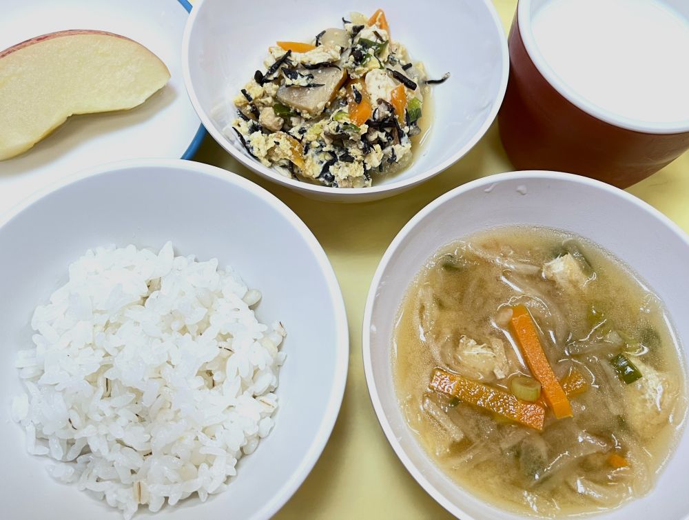麦ご飯

いり豆腐

切干大根のみそ汁

りんご

牛乳