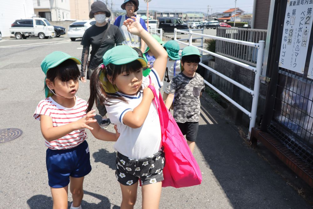 まぁいいか、と思いつつやはりカゴに品物を入れてレジへ向かわないと
店員さん迷惑がかかると再確認し帰路につきました