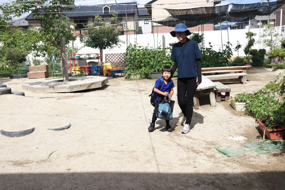 子どもも・・ 大人も・・ 待ちに待ったお泊まりの日
いよいよ始まります!!
ワクワクだけど、ちょっぴりドキドキを胸に登園です
みんなで思い出作ろうね♡