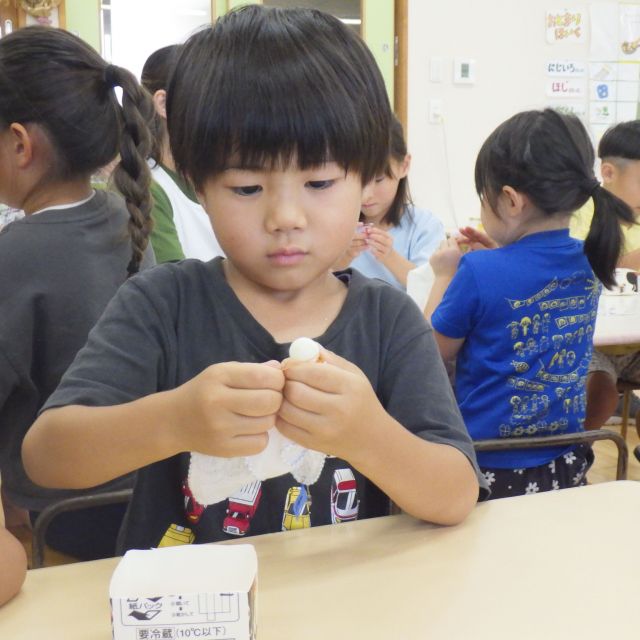 ＊　５歳児　園に泊ろう！【玉ねぎ染め①】　＊