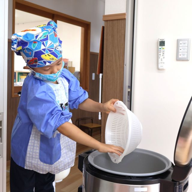 ＊　５歳児　園に泊ろう！【夜ご飯づくり】にじいろチーム①　＊