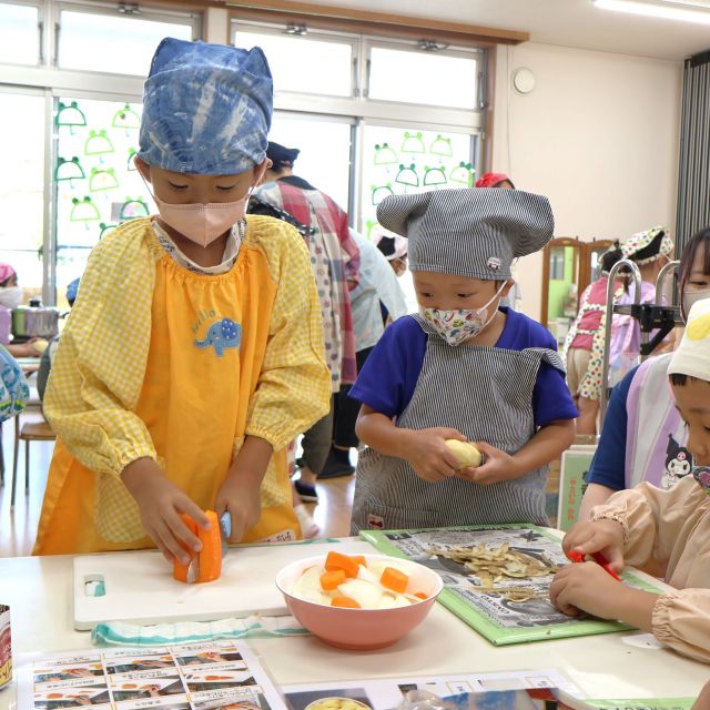 ＊　５歳児　園に泊ろう！【夜ご飯づくり】にじいろチーム②　＊