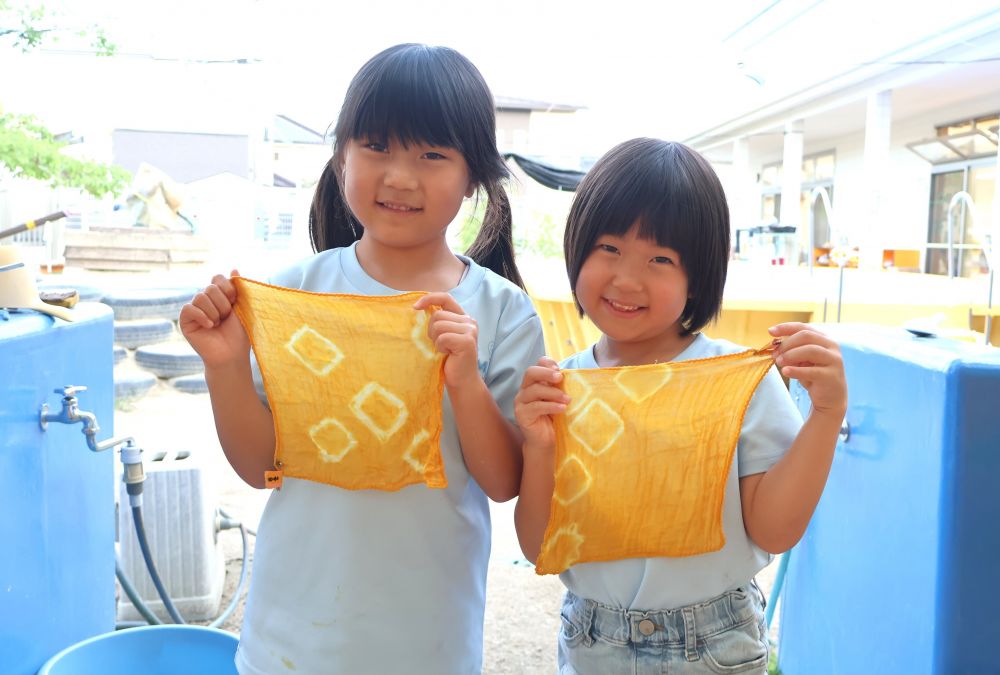 「模様が違うね~」
「でも、どっちもかわいいね♡」
友達と見せ合いっこしながら楽しむ♡