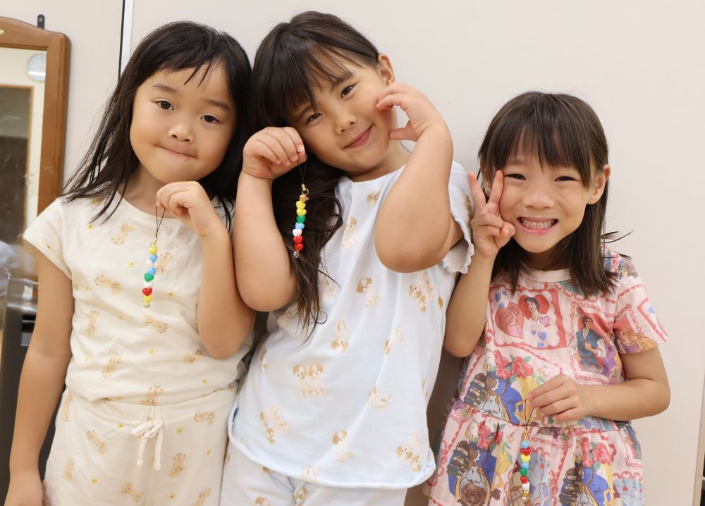 「なんか楽しいね♪」
「これカバンにつけよっかな」
お泊り保育の素敵な思い出が
またひとつ増えたね♡