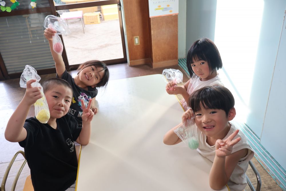 それぞれお団子の形に丸めて完成♡
あとは固まるのを待つのみ!
