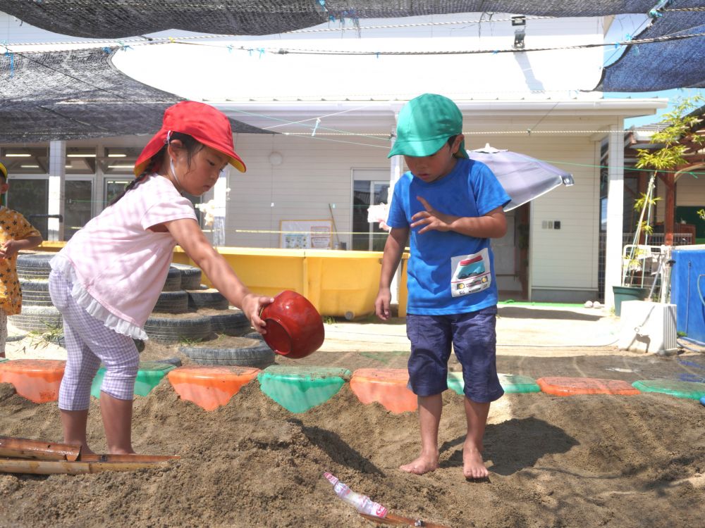 「途中で止まっちゃった…」
「大丈夫！途中からもういっかい水流して！」
「次は流れるかな？」
困ったときは助けてあげる♡