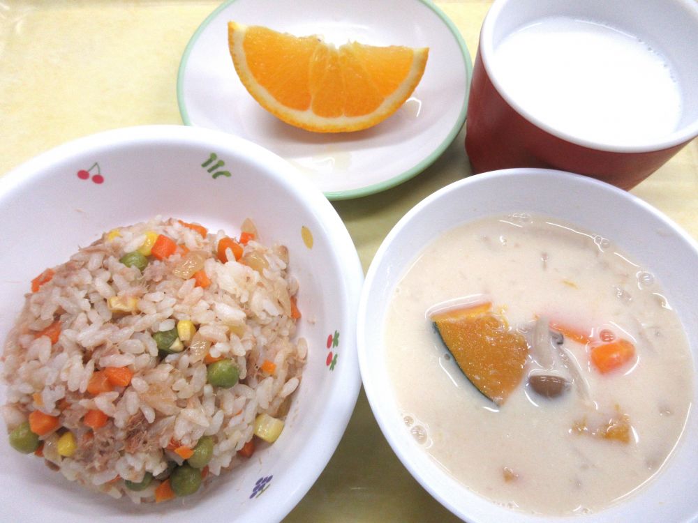 シーチキンにんにくチャーハン

かぼちゃの豆乳スープ

オレンジ

牛乳