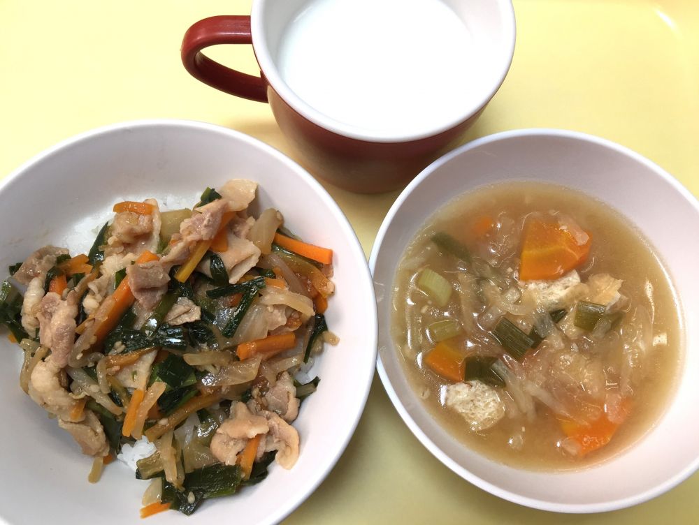 スタミナ丼
里芋のみそ汁
牛乳