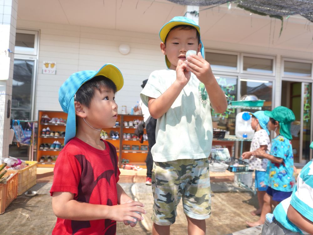 「ずっとモミモミしょったら固くなってきた!」
「顔がかけそうじゃけかいてみよう♪」