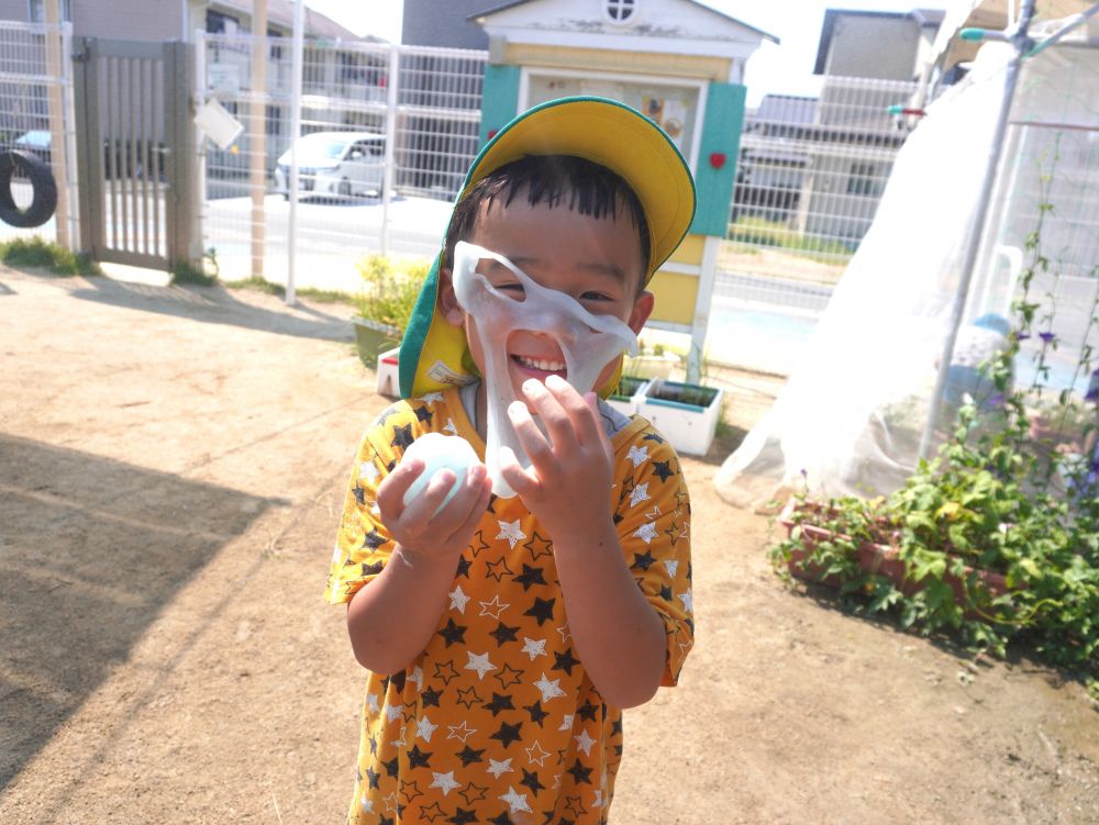 「みてーママがよくしとるやつ♪」
パックかな♡♡
