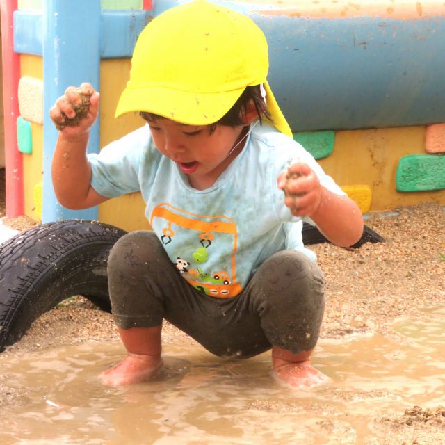 ＊　1歳児　雨上がりのあとは　＊
