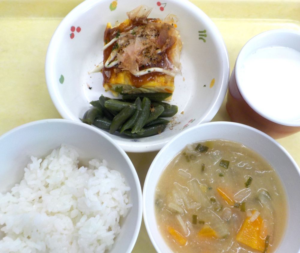 ご飯
えび卵お好み焼き風
いんげんのソテー
切干大根のみそ汁
牛乳