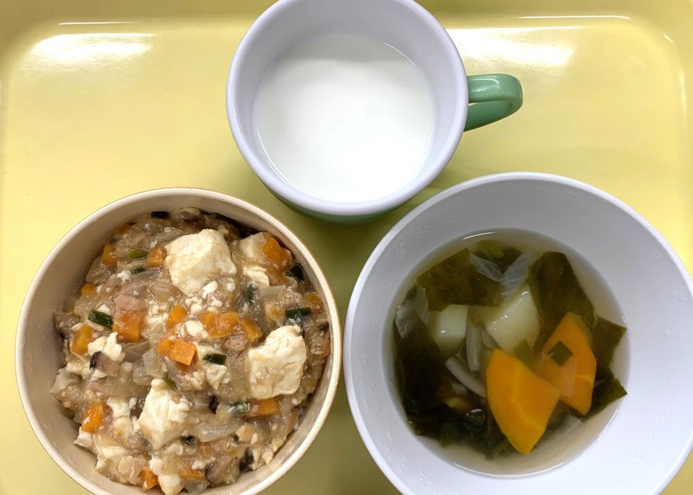 マーボーツナ丼
わかめスープ
牛乳