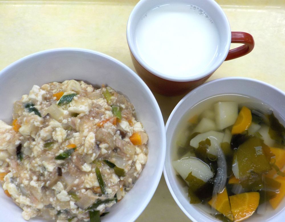 マーボーツナ丼
わかめスープ
牛乳