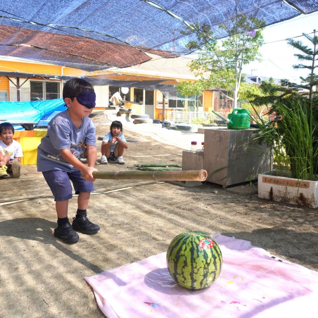 ＊　５歳児　スイカ割り　＊