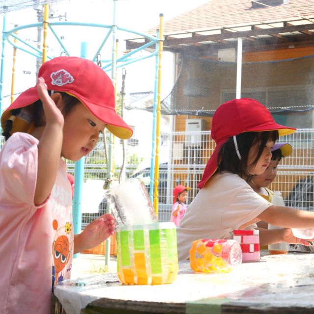 ＊　３歳児　氷で遊ぼう　＊