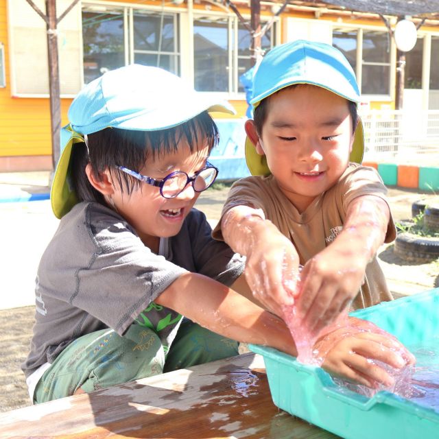＊　4歳児　触って！見立てて！スライム遊び　＊