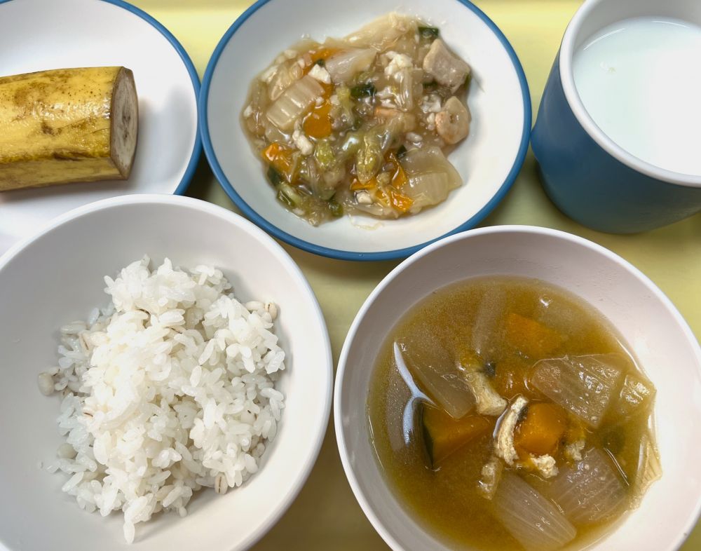 麦ご飯
八宝菜
かぼちゃのみそ汁
バナナ
牛乳