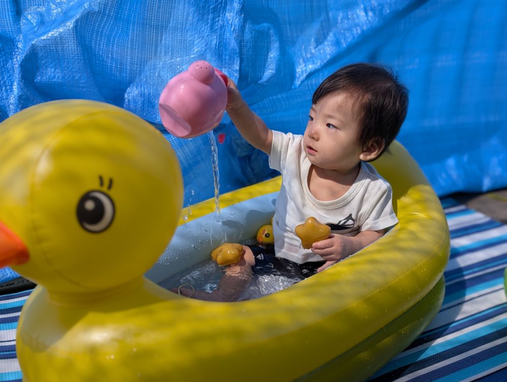 ジョウロから水が出てきて
嬉しそうなMくん😊
上手に傾けて
お水がだせたね💓