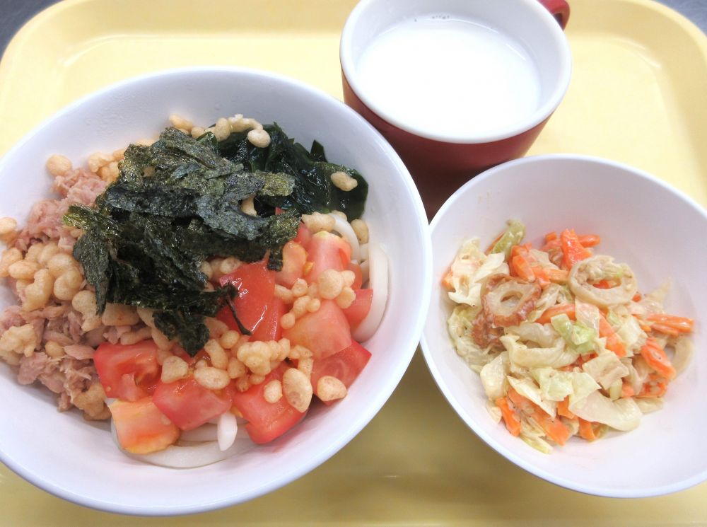 ぶっかけうどん
キャベツのゴマネーズ和え
牛乳