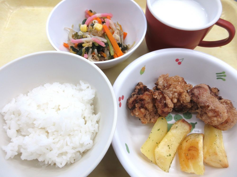 ご飯
塩からあげ
焼ポテト
彩り酢の物
牛乳