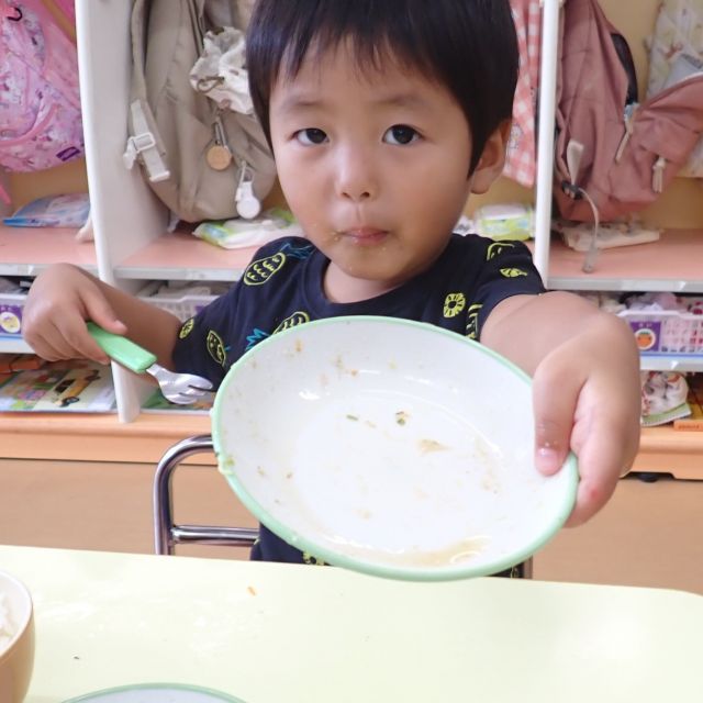 ＊　給食時間の様子　（すいみい保育園）　＊
